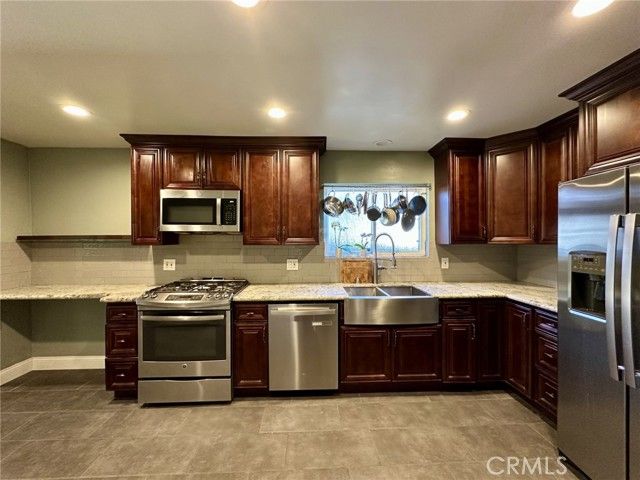 6551 Whitman, Van Nuys (los Angeles), CA 91406