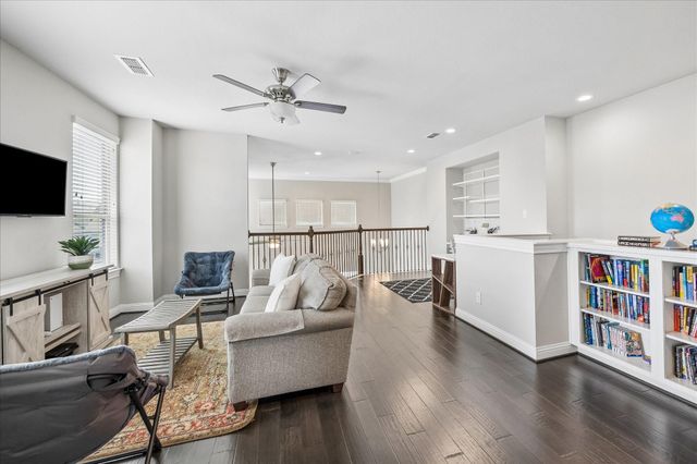 1702 Oak Leaf Pass Drive, Houston, TX 77055