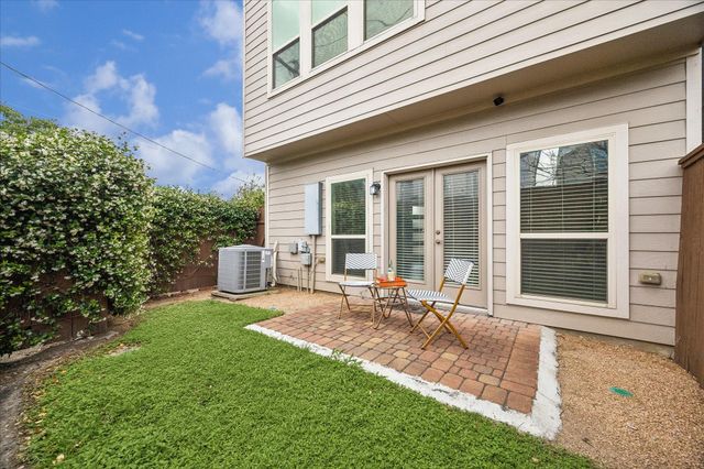 1702 Oak Leaf Pass Drive, Houston, TX 77055