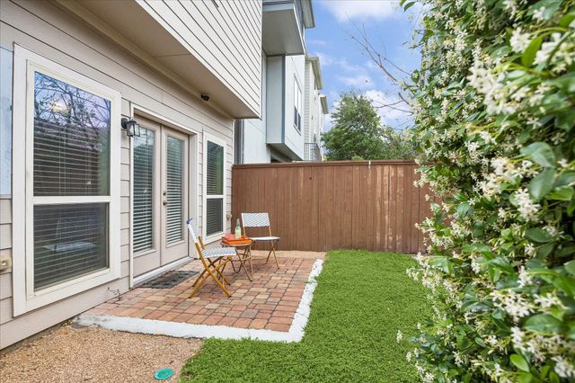 1702 Oak Leaf Pass Drive, Houston, TX 77055