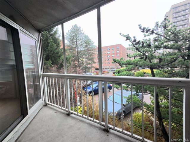 10 Stewart Pl 2GE, White Plains, NY 10603