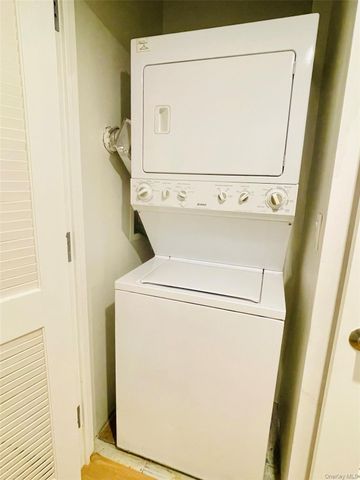 10 Stewart Pl 2GE, White Plains, NY 10603