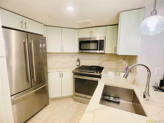 10 Stewart Pl 2GE, White Plains, NY 10603