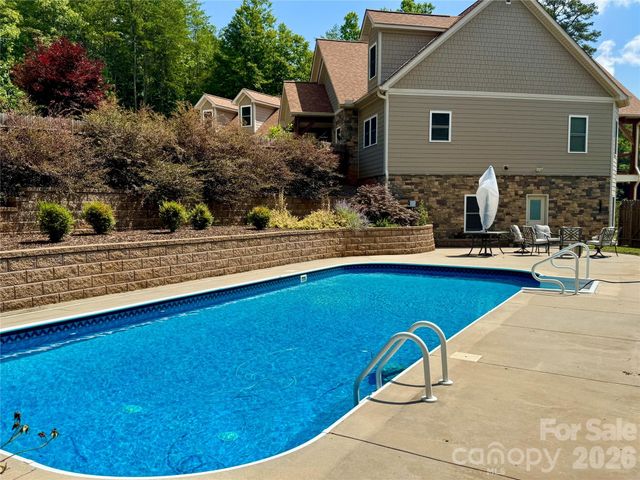 1510 Royal Lane, Lenoir, NC 28645