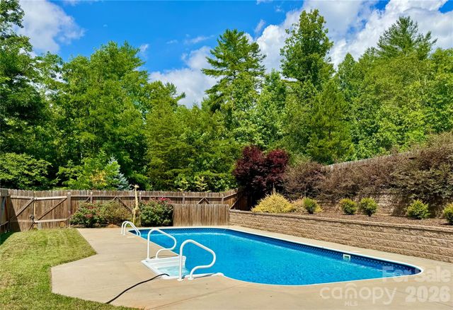 1510 Royal Lane, Lenoir, NC 28645