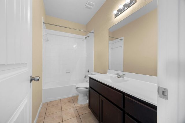 2880 Donnell DR 101, Round Rock, TX 78664