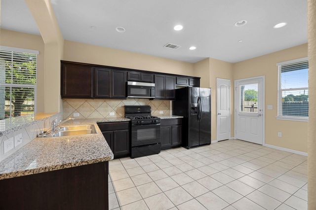 2880 Donnell DR 101, Round Rock, TX 78664