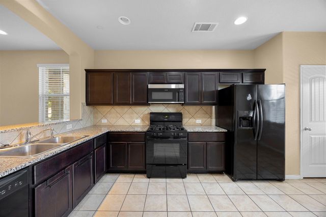 2880 Donnell DR 101, Round Rock, TX 78664