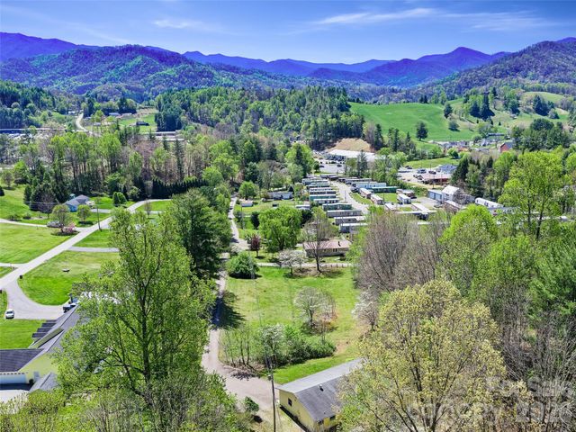 261 Shady Oak Road, Burnsville, NC 28714