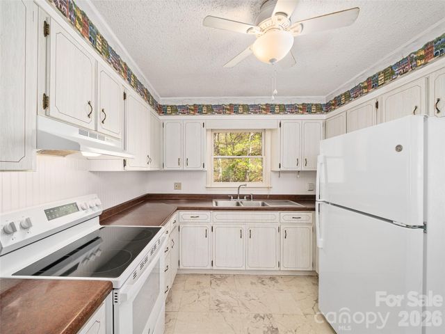 261 Shady Oak Road, Burnsville, NC 28714