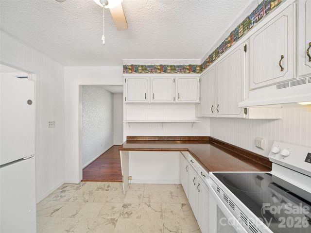 261 Shady Oak Road, Burnsville, NC 28714