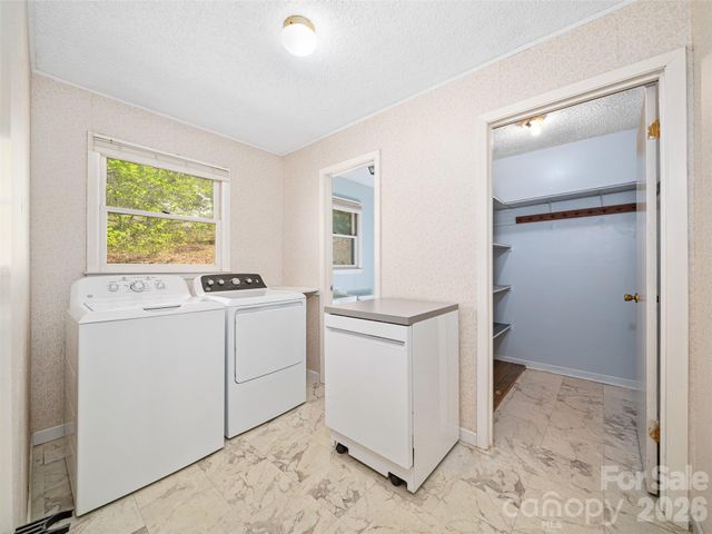 261 Shady Oak Road, Burnsville, NC 28714