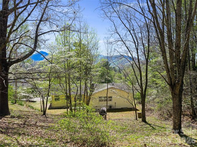 261 Shady Oak Road, Burnsville, NC 28714