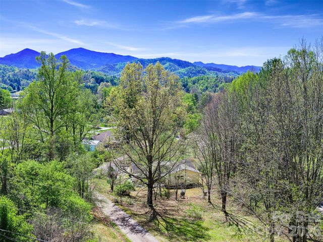 261 Shady Oak Road, Burnsville, NC 28714
