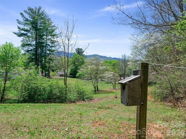 261 Shady Oak Road, Burnsville, NC 28714