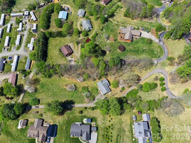 261 Shady Oak Road, Burnsville, NC 28714