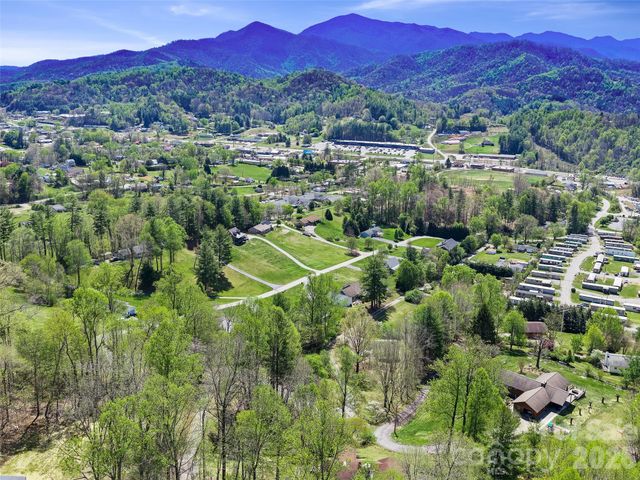 261 Shady Oak Road, Burnsville, NC 28714