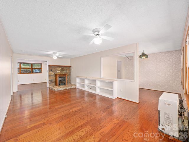 261 Shady Oak Road, Burnsville, NC 28714