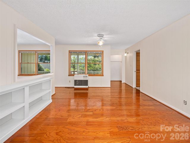 261 Shady Oak Road, Burnsville, NC 28714