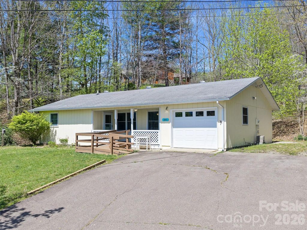 261 Shady Oak Road, Burnsville, NC 28714