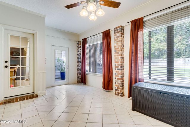 402 Southlake Circle, Youngsville, LA 70592