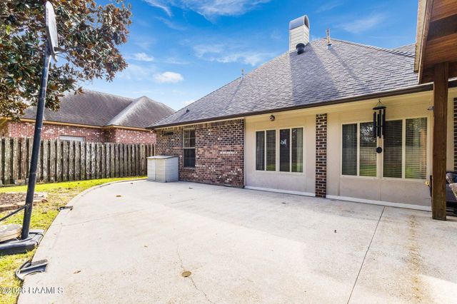 402 Southlake Circle, Youngsville, LA 70592