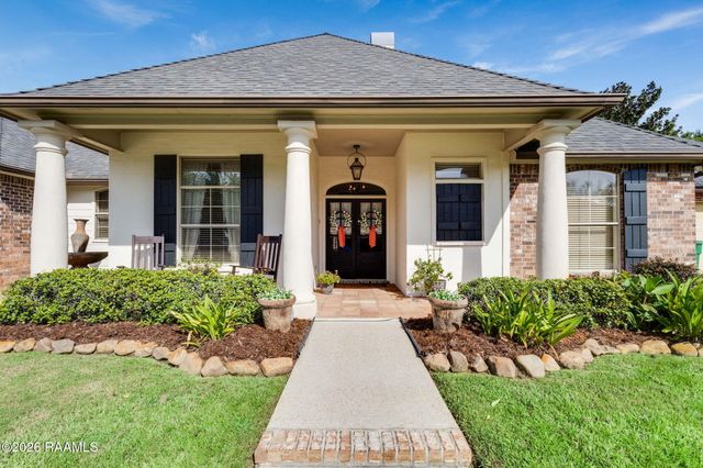 402 Southlake Circle, Youngsville, LA 70592