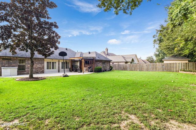 402 Southlake Circle, Youngsville, LA 70592