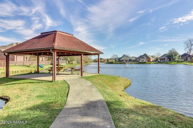 402 Southlake Circle, Youngsville, LA 70592