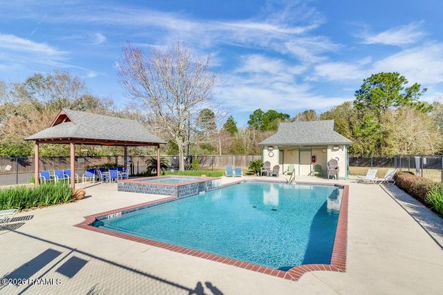 402 Southlake Circle, Youngsville, LA 70592