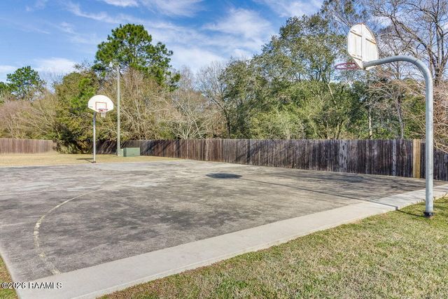 402 Southlake Circle, Youngsville, LA 70592