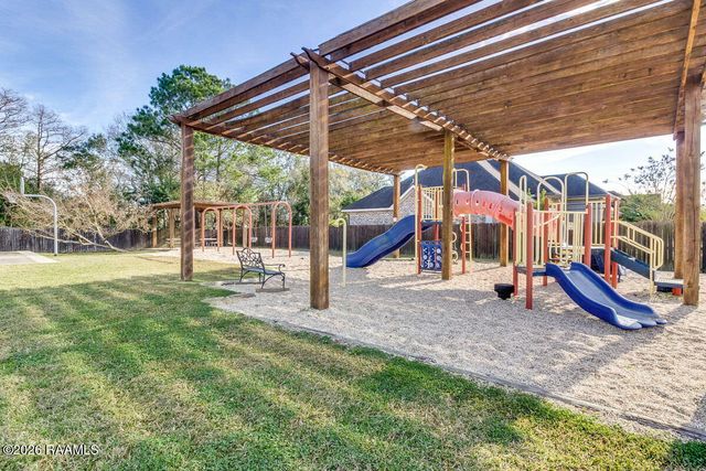 402 Southlake Circle, Youngsville, LA 70592