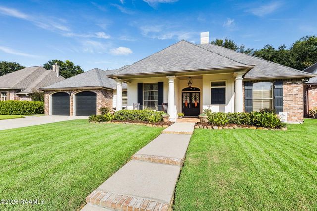 402 Southlake Circle, Youngsville, LA 70592