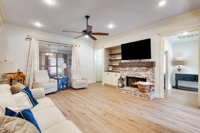 402 Southlake Circle, Youngsville, LA 70592