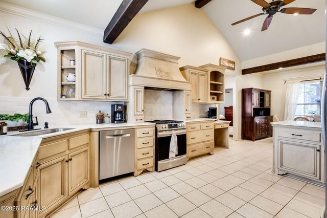 402 Southlake Circle, Youngsville, LA 70592
