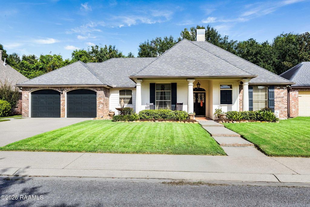 402 Southlake Circle, Youngsville, LA 70592