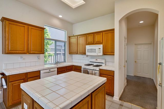 7133 Secret Garden Loop, Roseville, CA 95747