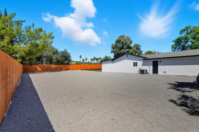 9494 Chimney Rock Ln, El Cajon, CA 92021