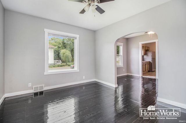 236 E Fox Street, South Bend, IN 46613