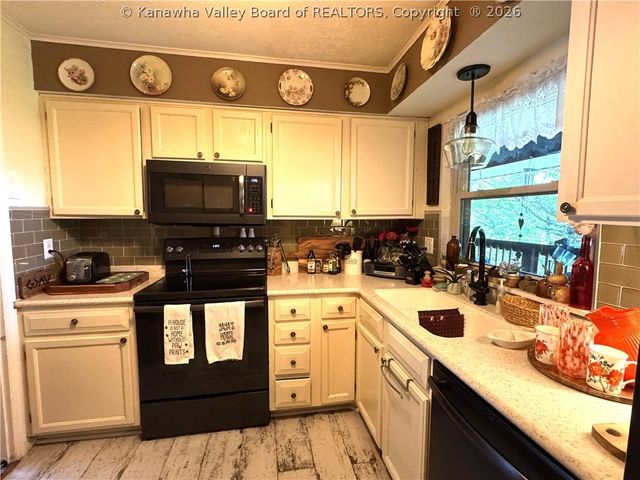 103 Powderhorn Road, Charleston, WV 25314