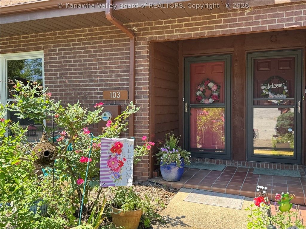 103 Powderhorn Road, Charleston, WV 25314