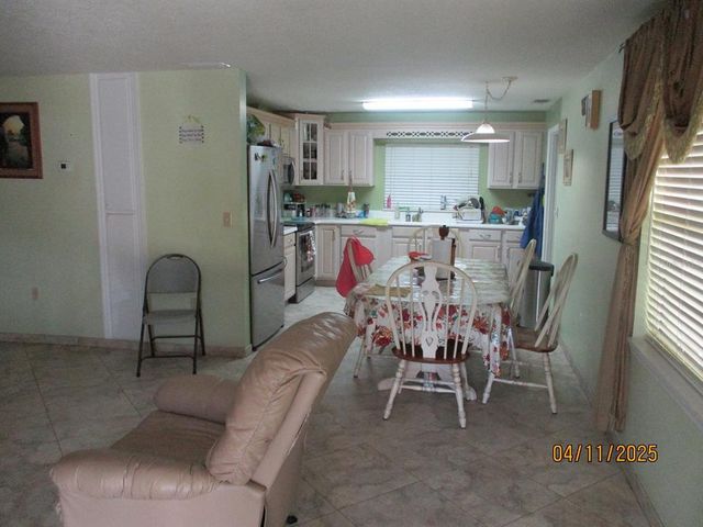 1107 SE 8TH AVENUE, Okeechobee, FL 34974