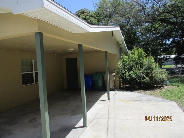 1107 SE 8TH AVENUE, Okeechobee, FL 34974
