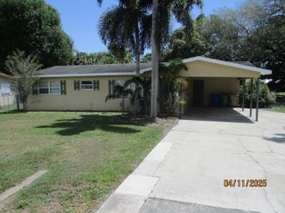 1107 SE 8TH AVENUE, Okeechobee, FL 34974