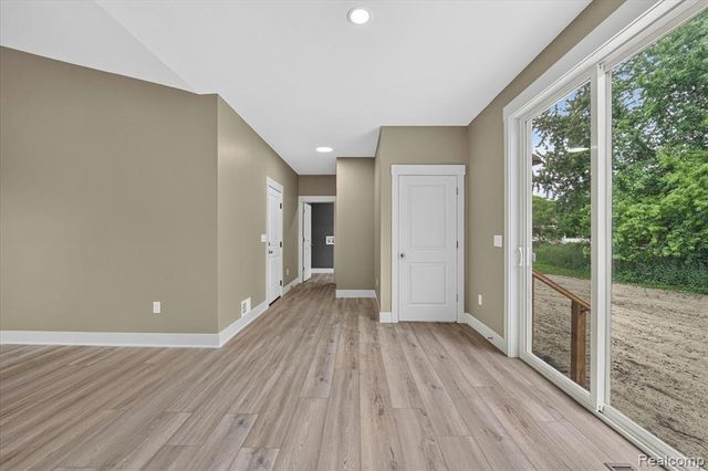 926 Ford Road, Carleton, MI 48117