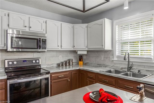 250 Braeburn Drive, Winston-salem, NC 27127