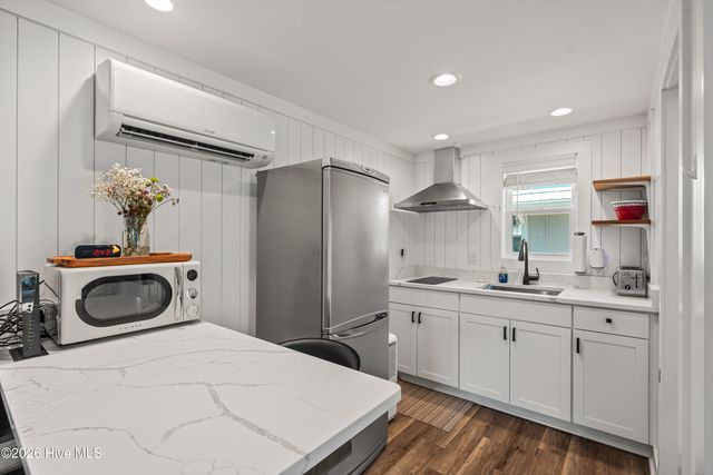 105 High Point Avenue A & B, Surf City, NC 28445