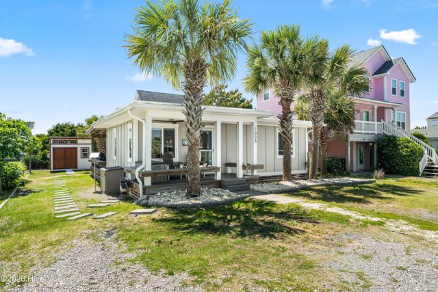 105 High Point Avenue A & B, Surf City, NC 28445
