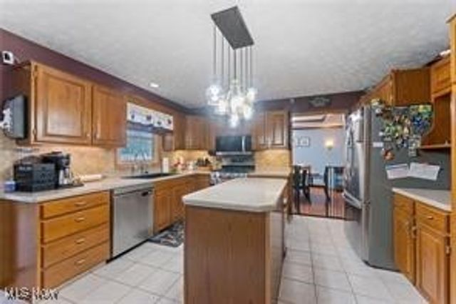 2319 Hunters Ridge, Boardman, OH 44512