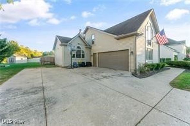 2319 Hunters Ridge, Boardman, OH 44512